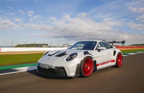 GT3RS V vs GT3: Which Is the Ultimate Porsche Track Car?