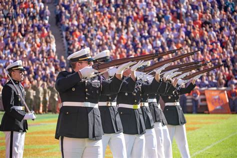 Gun Salute Military Service What Is A 21 Gun Salute
