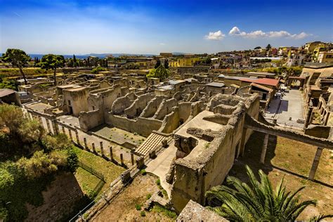 Herculaneum History Archeology Papyri Facts Britannica Herculaneum History Archeology Papyri Facts Britannica