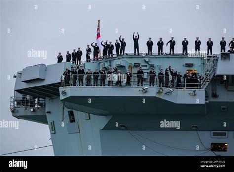 Hms Queen Elizabeth Homecoming Stock Photo Alamy Hms Queen Elizabeth Homecoming Stock Photo Alamy