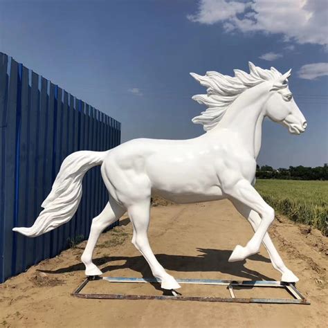 Elegant Ideas: Exploring the Beauty and Craft of a Horse Sculpture