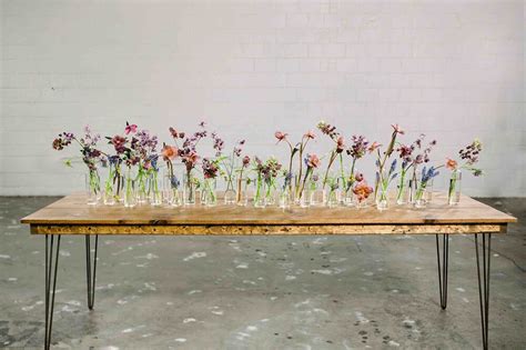 How Many Bud Vase Centerpieces Each Wedding Table Need