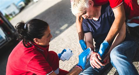 How To Stop Bleeding From An Immediate Injury In Case Of Emergency Mass General Brigham