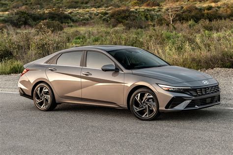 Hyundai Elantra Review: Pros, Cons, and Everything You Need to Know