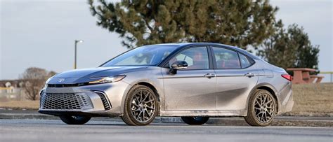 I Drove The Toyota Camry Hybrid For A Week Here S My Pros And Cons