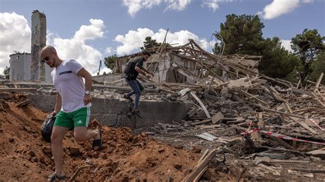 Israel Launches Withering Attack On Iran Spurring Retaliation Fears Of All Out War Los Angeles Times