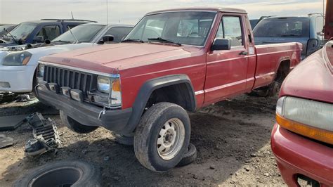 Junkyard Treasure 1986 Jeep Comanche
