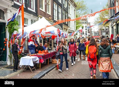 Discover the Vibrant Atmosphere at Kings Flea Market