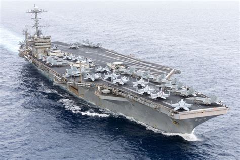 La Garde De Couleurs De L Amp 39 Uss Harry S Truman Cvn 75 Pr Sente Les