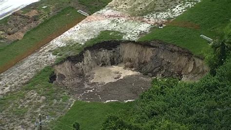 Lakeland Residents React To Sinkhole
