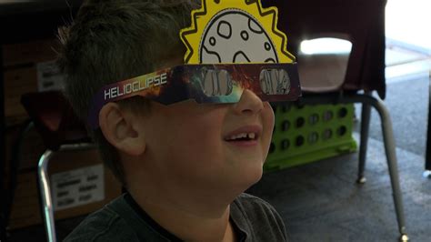 Las Vegas Elementary School Students Amp 39 React To Seeing Their First Solar Las Vegas Elementary School Students Amp 39 React To Seeing Their First Solar