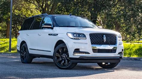 Lincoln Navigator 2022 Review: Features, Pricing, and Expert Insights