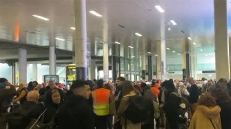 London S Gatwick Airport Reopens Terminal After Bomb Scare Evacuation Latest News From Saudi Arabia And The World