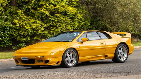 The Ultimate Guide to Lotus Esprit: Classic Sports Car Excellence