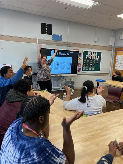 Lynn English To Pilot Asl Course In Fall Itemlive