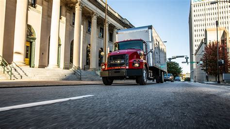 Mack Highlights Fuel Economy Driver Comfort Features Tt