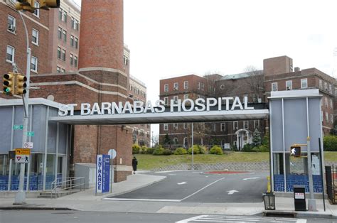 Man Who Threatened To Shoot Cops Stabbed In Chest Arm At Bronx