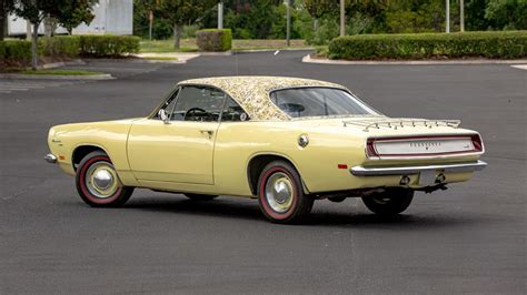 Manhood Test Drive This 1969 Barracuda Mod Top With More Flower Power Than Horsepower Autoevolution Manhood Test Drive This 1969 Barracuda Mod Top With More Flower Power Than Horsepower Autoevolution