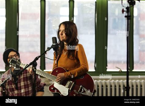 Maria Taylor Films A Session In Brooklyn Stock Photo Alamy