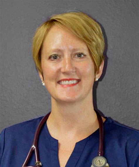 Meet Sarah Carotenuto Tucson Emergency Veterinarian