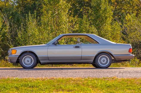 Mercedes Benz 560: A Classic Luxury Car That Still Turns Heads