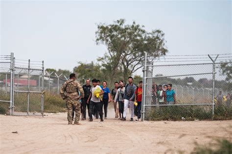 Migrant Border Crossings In Fiscal Year 2022 Topped 2 76 Million