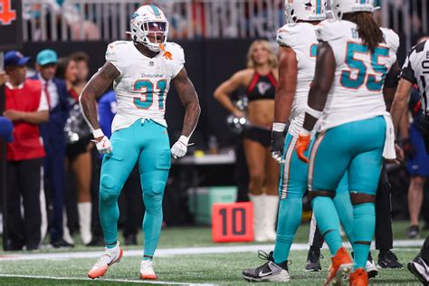 Mike Mcdaniel Finally Tried Something He D Never Done Before With The Dolphins And It Unlocked Miami S Best Offensive Performance Of The Year A To Z Sports