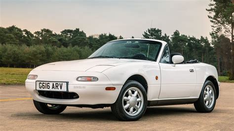 Na Mazda Miata Buy One Now Buyer S Guide Articles Classic Motorsports