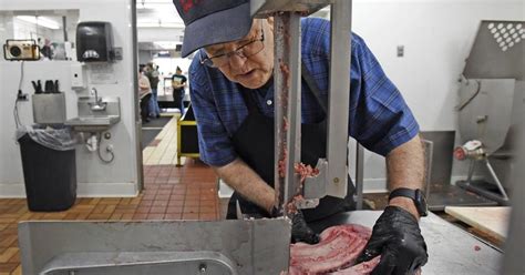 Nc Butcher Shop Busier Than Ever During Coronavirus Pandemic Regional Carolinacoastonline Com