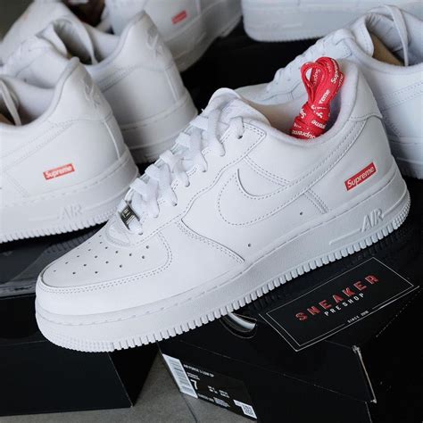 Nike Air Force 1 Low White Supreme