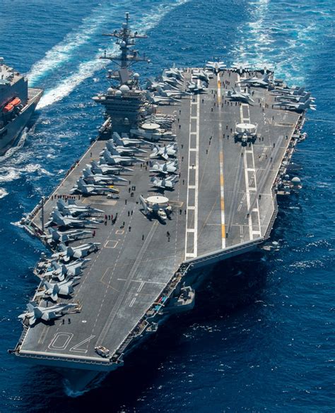 Nimitz Class Aircraft Carrier Uss Carl Vinson Cvn 70 Enters San