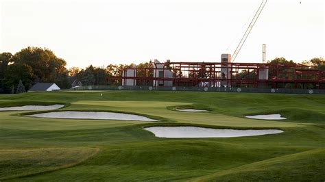 Explore the Best Features of Oakland Hills C.C. for Golf Enthusiasts