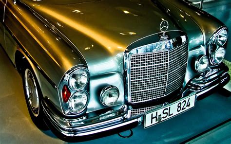 Old Mercedes Classics: A Guide to Vintage Luxury and Restoration