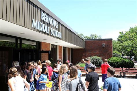 Parents Teachers Wary Of Plan To De Level 8Th Grade Math In Crystal Lake District 47 Middle School Shaw Local