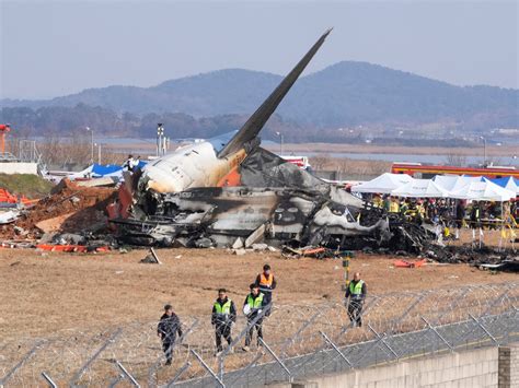 Passenger Plane Crashes At South Korean Airport Killing 179 Gallery News Al Jazeera Passenger Plane Crashes At South Korean Airport Killing 179 Gallery News Al Jazeera