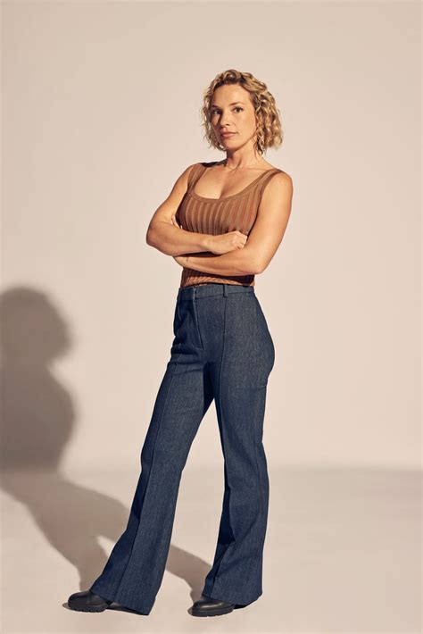 Perdita Weeks Things Were Once Hiccup Y With Magnum P I Cast Us