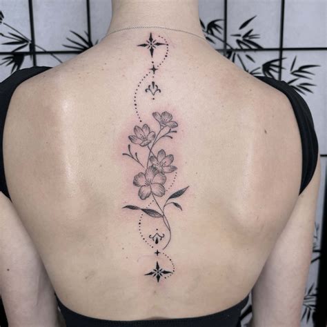 Pin By Hannia Millan On Guardado R Pido In 2025 Flower Spine Tattoos