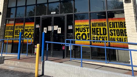 Popular New England Based Sporting Goods Chain Closing Its Remaining 35 Stores Boston 25 News