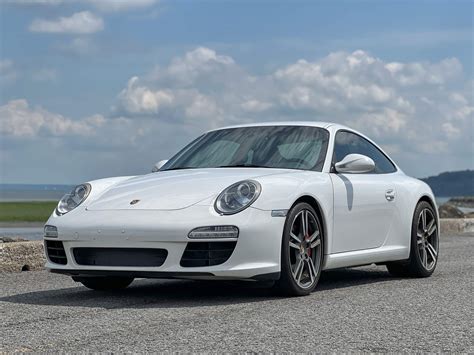 Porsche 997.2: A Comprehensive Review of its Performance and Features