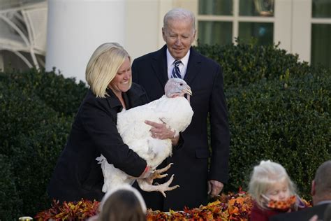 President Joe Biden Pardons Indiana Turkeys Peanut Butter And Jelly