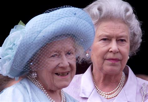 Unveiling Queen Elizabeth's Mom: A Look into Her Influencing Role
