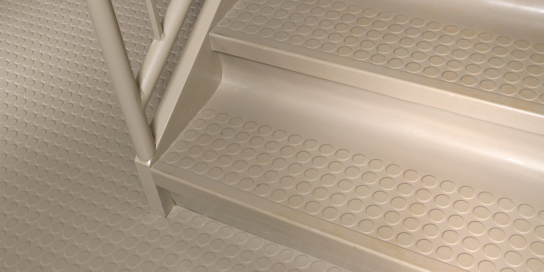 Raised Design Rubber Tread Roppe