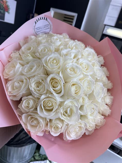 Ramo Buchon White By Fleurette D Amour Llc