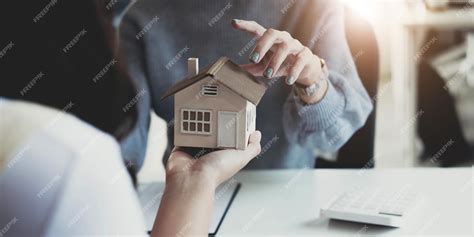 Real Estate Agent To Buy House And Land Are Delivering House To Real Estate Agent To Buy House And Land Are Delivering House To