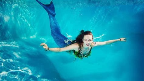 Real Life Mermaid Can Hold Her Breath Underwater For Four Minutes Real Life Mermaid Can Hold Her Breath Underwater For Four Minutes