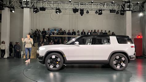 Rivian Amp 39 S R2 Suv Sneak Peek Amp Unveiling On March 7Th Stupiddope Rivian Amp 39 S R2 Suv Sneak Peek Amp Unveiling On March 7Th Stupiddope