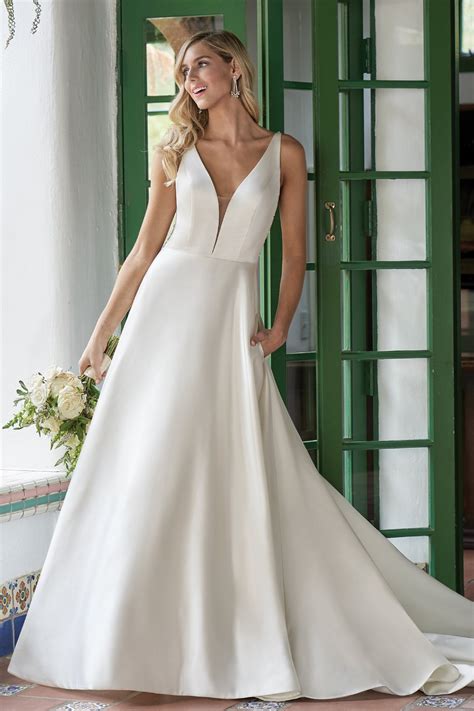 Satin Wedding Dresses With Straps: Perfect Find