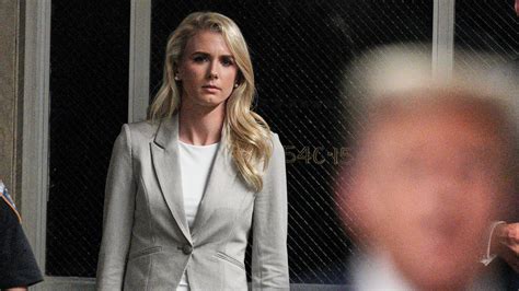 Secret Service Freaked Out By Trump S Adoring Female Aide Secret Service Freaked Out By Trump S Adoring Female Aide