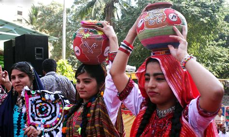 Sindh Brings Out Its Colours On Ajrak Topi Day Pakistan Dawn Com