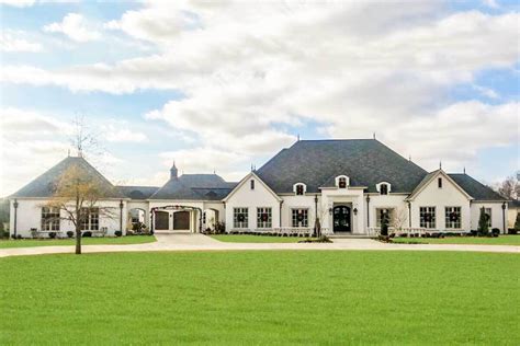 Single Story 5 Bedroom Luxurious French Country House With Porte